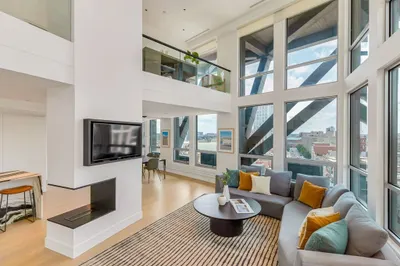 360 Newbury St #804