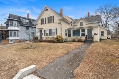 22 Benton St 1