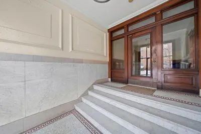 221 Saint Paul St 1