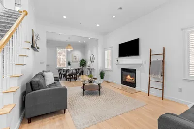 40 Pleasant St #40
