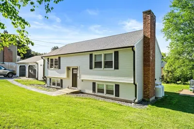 135 Laurel St 1