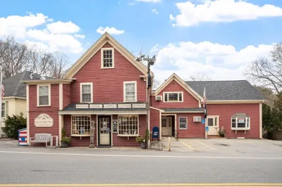 561 Main St 1
