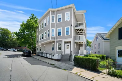 35 Pond St 1