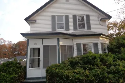 260 Maple St