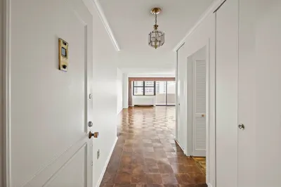 2 Hawthorne Place #11M
