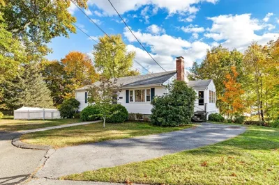 22 Wayland Rd