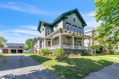 22 Pearl St
