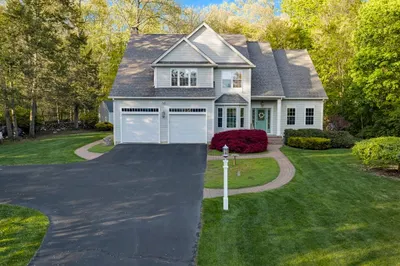 10 Turner Ln 1