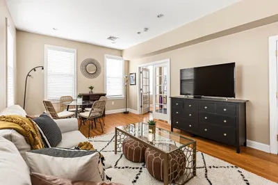 79 Bartlett St #2