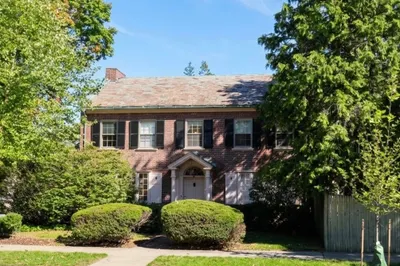 112 Russell St 1