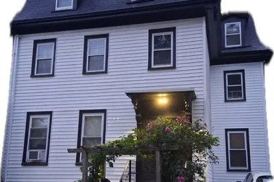 81 Thornton St #3 1