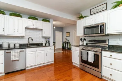 7 Rowell St #3