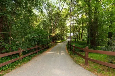 11 Running Stream Rd 1