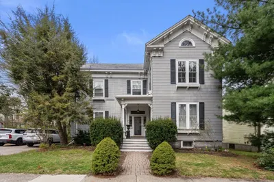 27 Champa St #2 1
