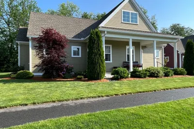 6 East Commons Drive #6 1