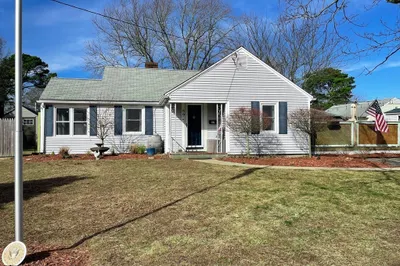 32 Powhatan Rd 1
