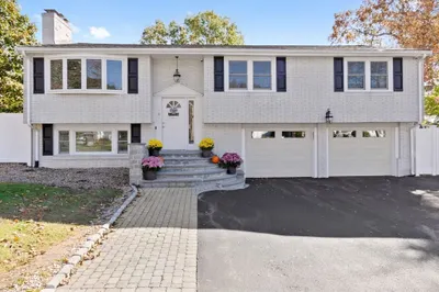 6 Susan Dr