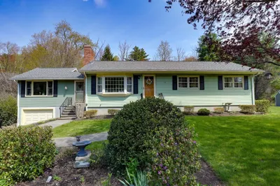 14 Mohawk Dr