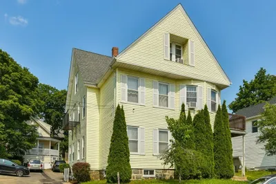 32 Williams Ave #2