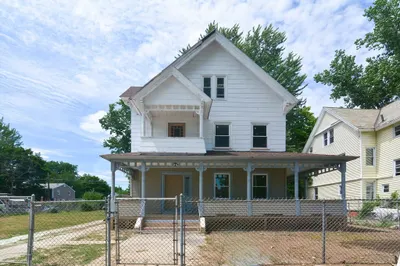 54 Hebron St