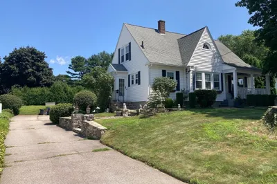 286 N Main St 1