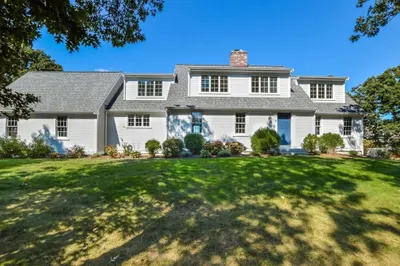 5 Carleton Dr W Dr 1