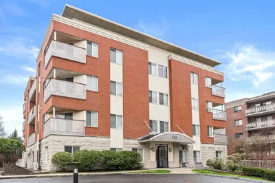 310 Hammond Pond Pkwy #301 1