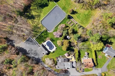 12 Beatty Ln 1