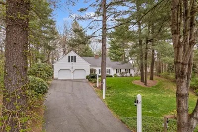10 Harvestwood Ln