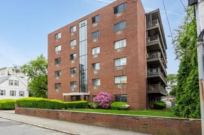 12 Pond Lane #34