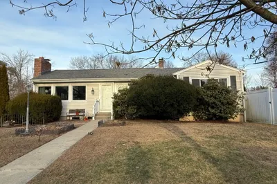 3 Lawn Ave