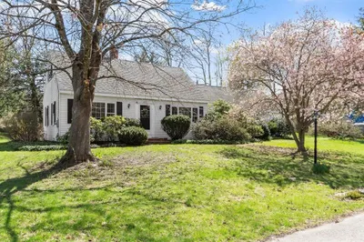 40 Ivy Dr 1