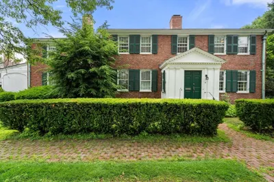 4 Gray Gardens West Gdns 1