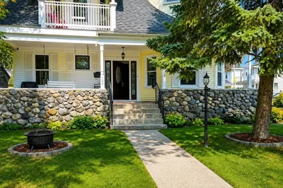 4 Falkland St #1 1