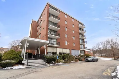 20 Hammond Pond Pkwy #105 1