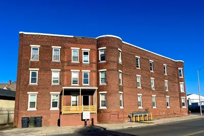 1060 Chicopee St