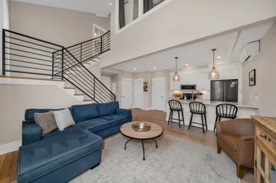 142 Main St #4 1