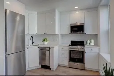15 Bartlett Pl #4