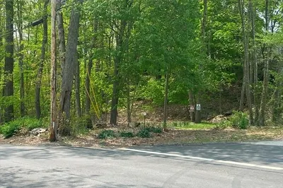 1r Camelot Circle 1