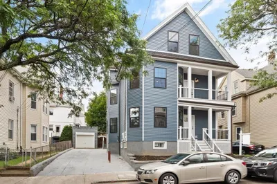 8 Lee St #2