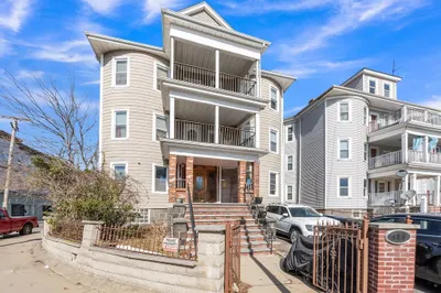 589 Norfolk St #3