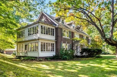 8 Lakewood Rd 1