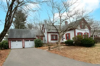 102 White St 1