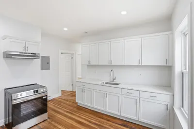 53 Woodford St #3 1