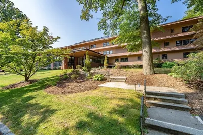 26 Crescent St #107 1