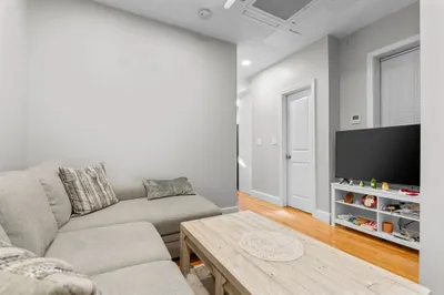 754 Huntington Ave #4 1