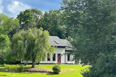 61 Lindsay Pond Rd 1