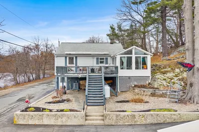 89 Sweetwater St