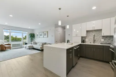 2 Cliveden St #203E 1