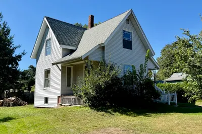 51 Crescent St 1